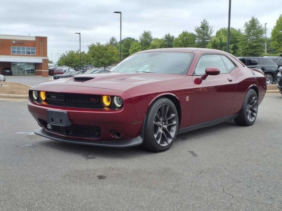 Dodge Challenger      2021