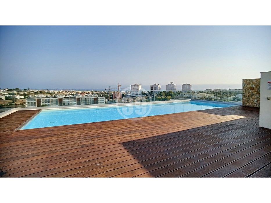 Apartamento T1 Como Novo em Condomínio Exclusivo com Piscina na Cob...
