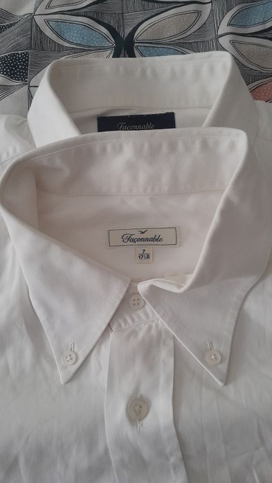 Dou 5 camisas brancas
