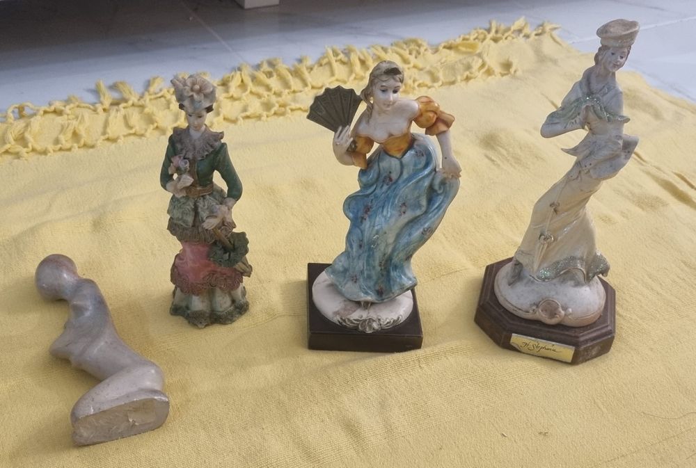 Bonecos Antigos em Louça valor cada