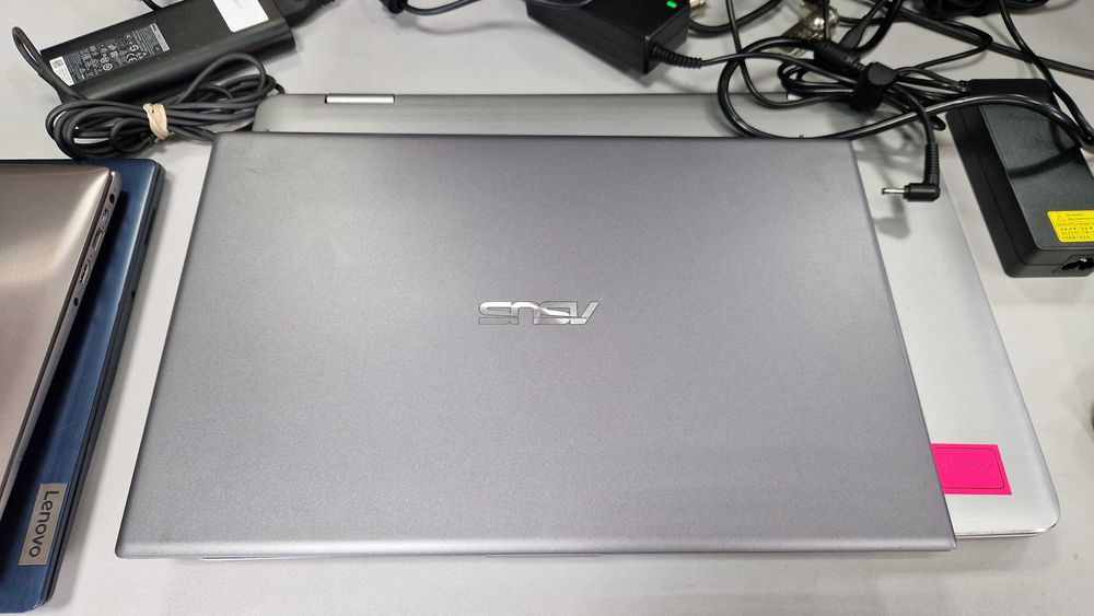 Ноутбук Asus Vivibook / Ryzen 3 3325U/8Gb/ 128Gb/відео 2 GB