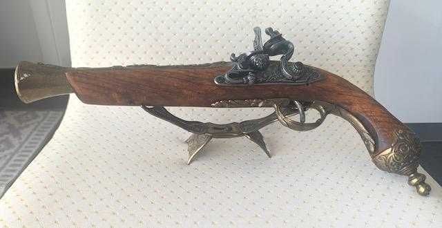 Antique decorative and collectible pistol