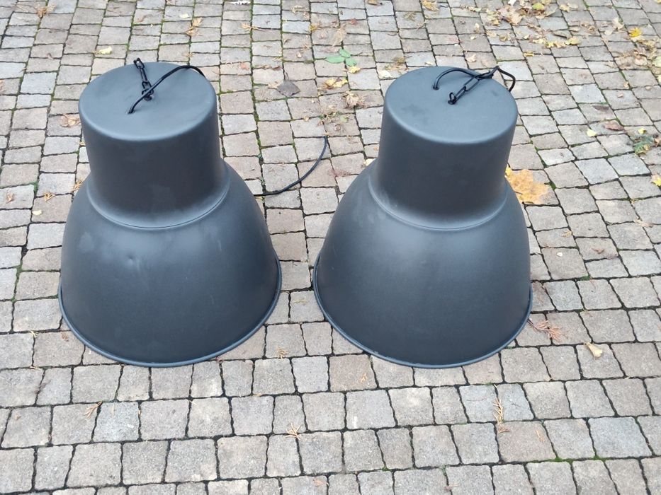 Duże lampy industrialne, loftowe