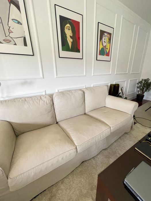 2 sofas, tapete e mesa de centro de 3 lugares