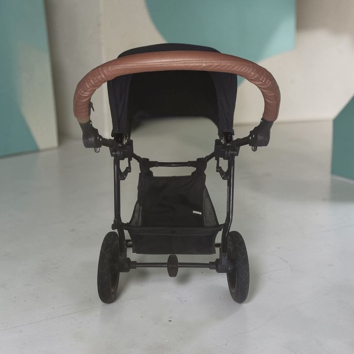 Carro de bebé com alcofa e ovo