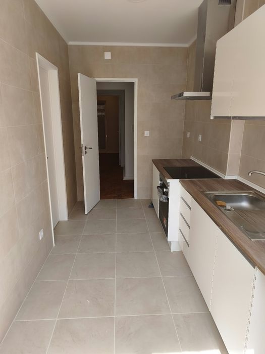 Arrendamento Apartamento T1, possibilidade de fazer um Qt dividido a sala Baixa da Banheira ao lado da estação de comboio s