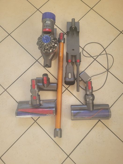 Odkurzacz Dyson  V8 kompletny  cały w orginale
