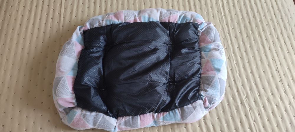 Cama para cão cinzenta