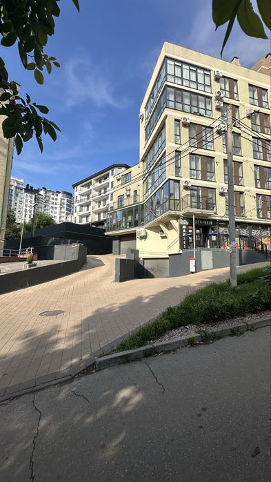 Продаж; Паркомісце (2 шт.); Чернівці; Новобудова; вул . Героїв Майдану