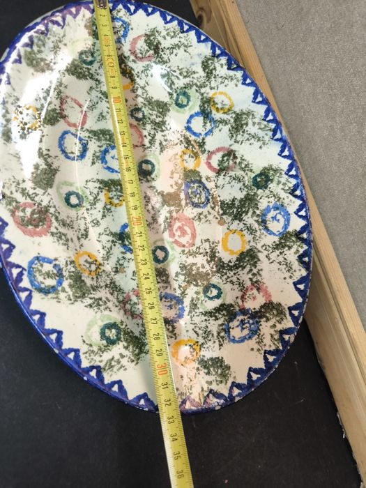 Travessa antiga, círculos coloridos