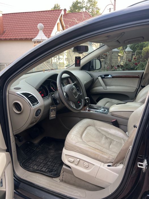 AUDI Q7 нерозмитнена