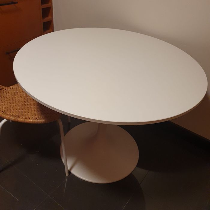 Mesa com 4 cadeiras