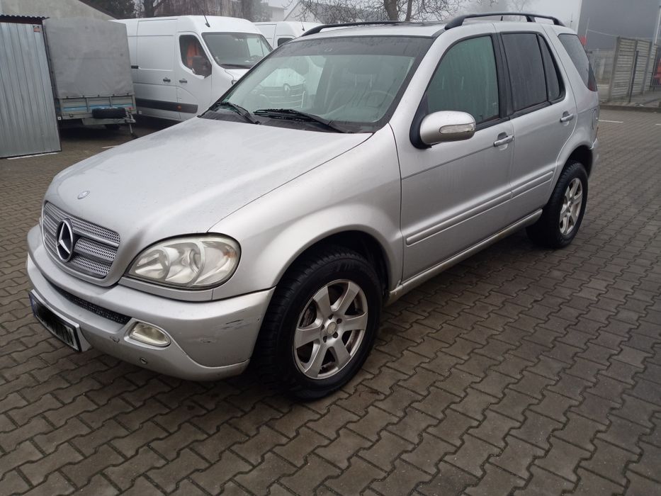 Samochód Mercedes ML 163