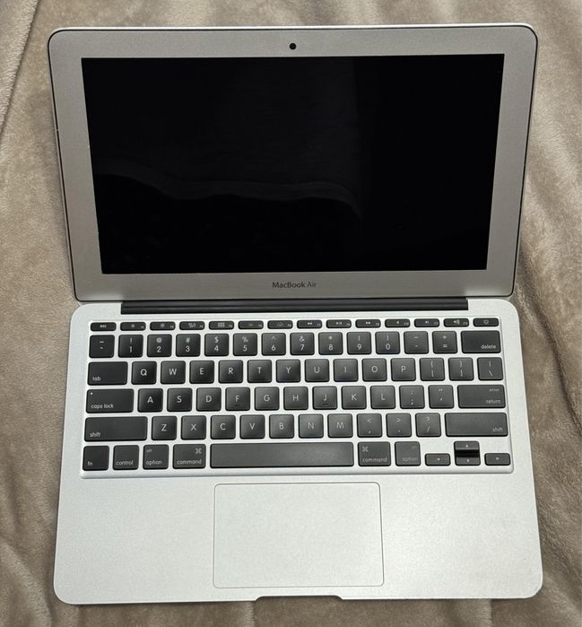 Mac Book Air  - A1465