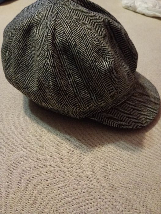 Elegancki modny kaszkiet