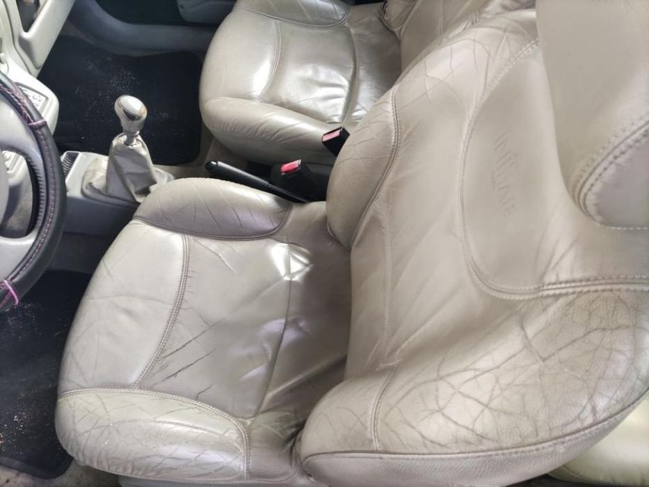 Renault Twingo 1999 Initiale -peças de mecânica e chapa