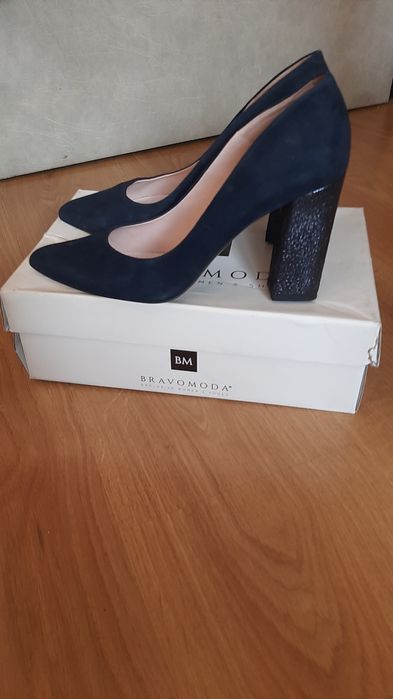 Продам босоножки та туфлі