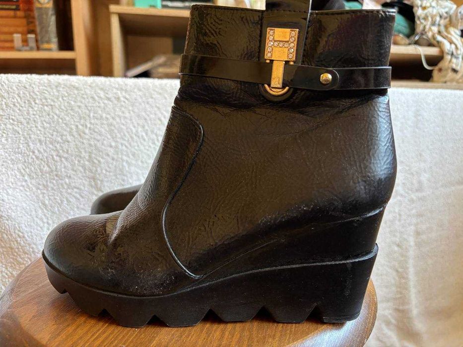 Ботинки черные лаковые на танкетке, 25,5см по стельке