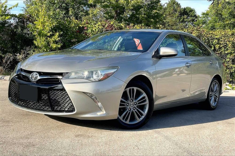Toyota Camry SE      2015