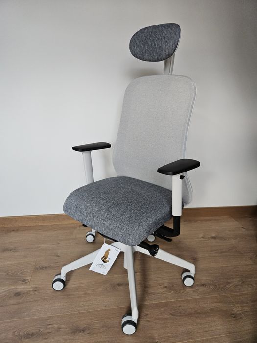 Stylowy fotel ergonomiczny Souly- jak nowy