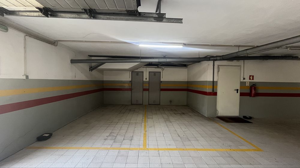 Lugares de garagem em Lavra-Matosinhos (Com ponto de carregamento elétrico)