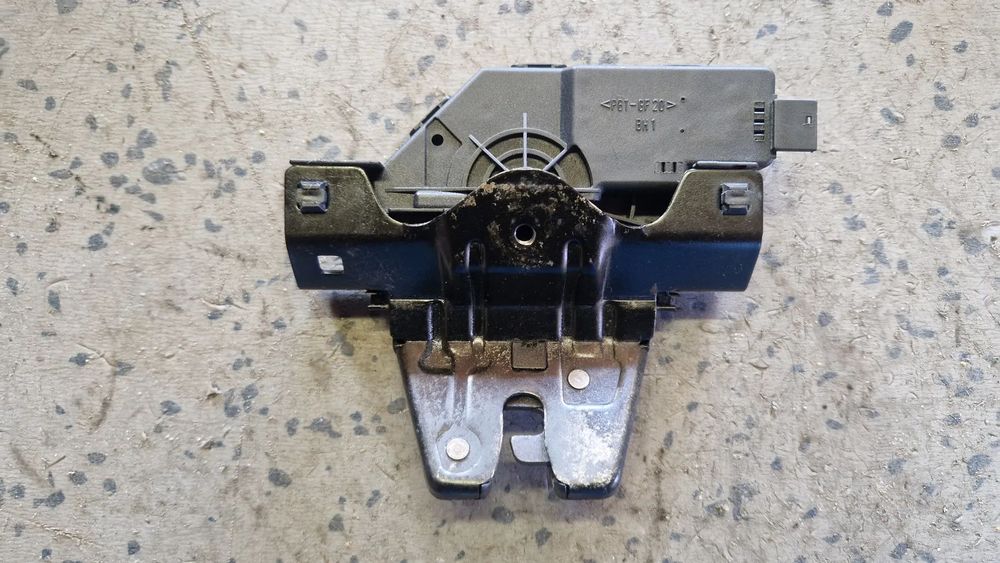 BMW E46 SEDAN ZAMEK KLAPY BAGAŻNIKA 8196401