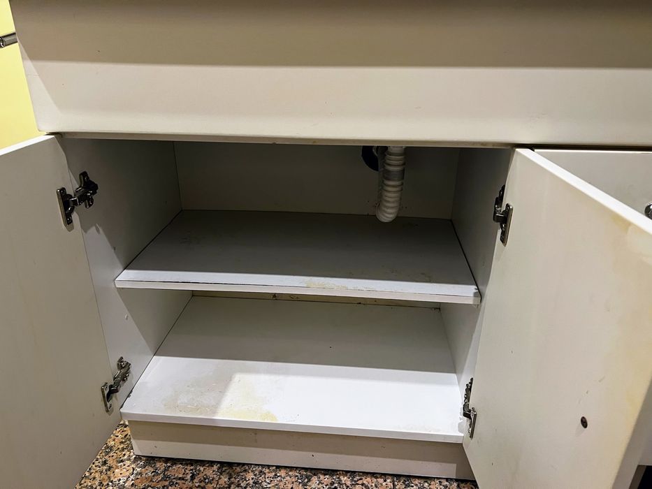 Casa de banho completa ou não. Favor ler descrição toda.