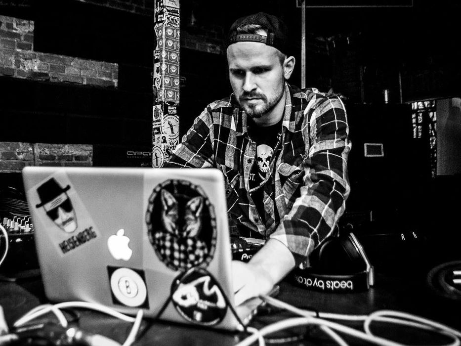 Dj event impreza osiemnastka integracja półmetek urodziny napis led