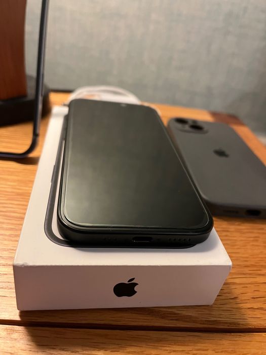 iPhone 15 impecável