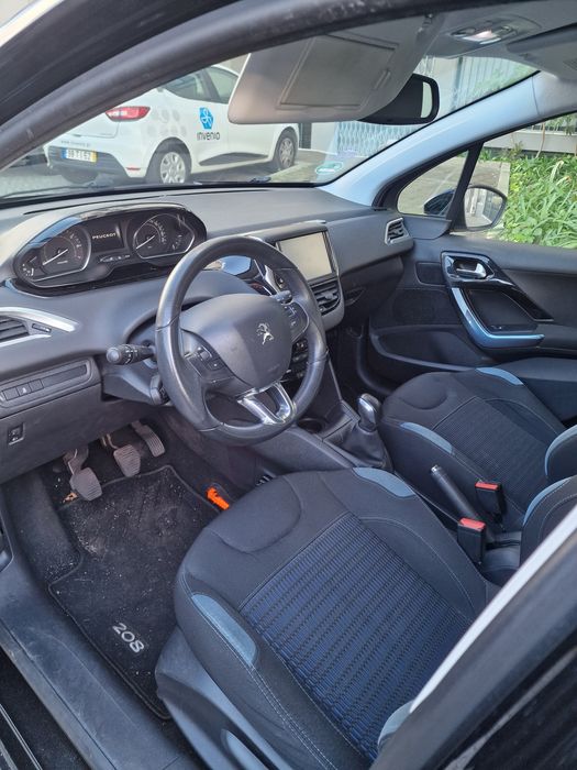 Peugeot 208 1.6 VTi (120cv) – Conforto, estilo e fiabilidade!