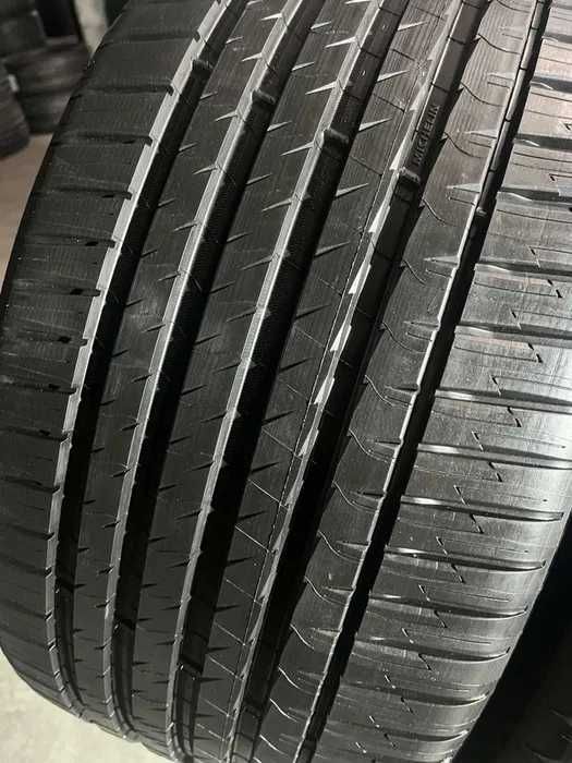 Купити різношорокий комплект шин гуми резини 325/40 R22 + 285/45 R22