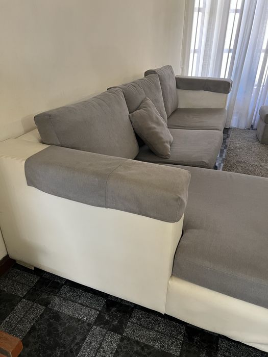 Sofa cinza e branco