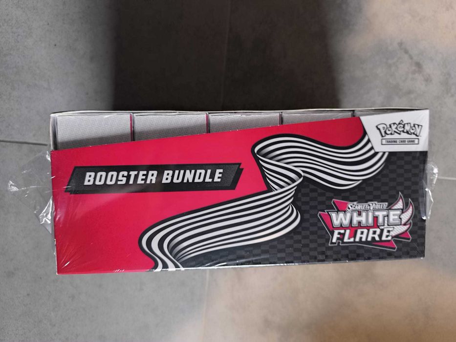 Pokemon White Flare Booster Bundle Display