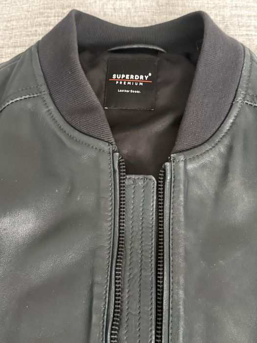 Шкіряна куртка SuperDry розмір M