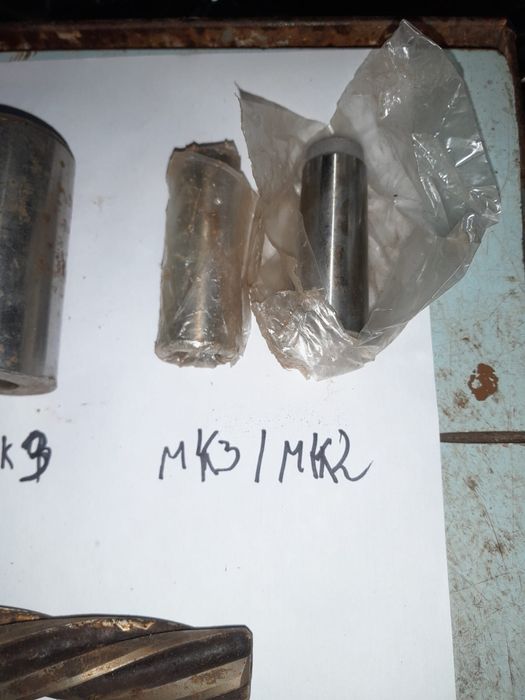 Zestaw tulejek redukcyjnych do wierteł plus rozeiertaki MK3 I MK2  PRL