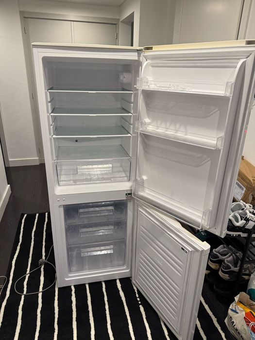 Frigorífico Combinado KUNFT KC3120 WH 207L