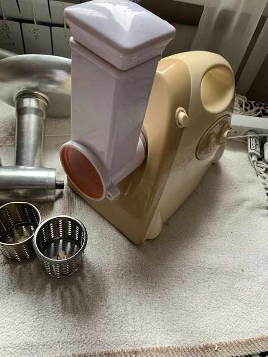 Продається мʼясорубка Daewoo DI-9180