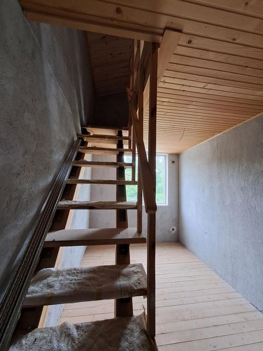 Продам приміщення на 14 квартир + гараж, поруч з метро "Берестейська"