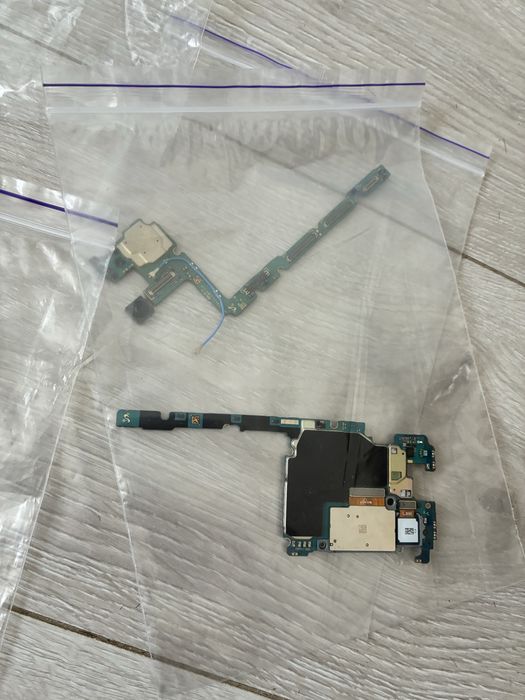 Запчастини samsung galaxy fold 2