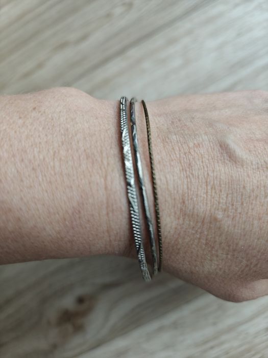 Trzy Bransoletki metalowe lub aluminiowe