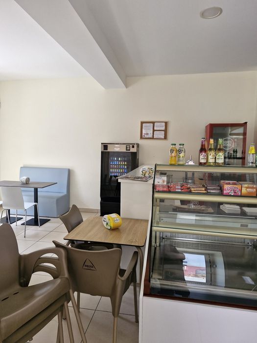 Aluga-se café espaço comercial 112m2