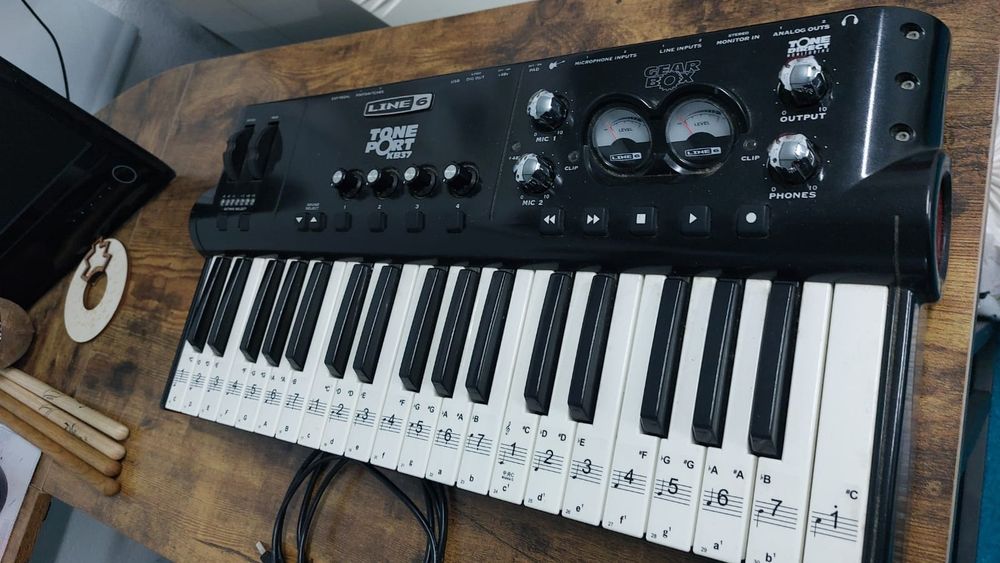 Teclado midi Line 6 KB37
