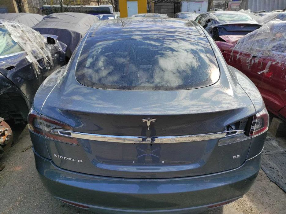 Кришка багажника в зборі Tesla Model S (12-21)