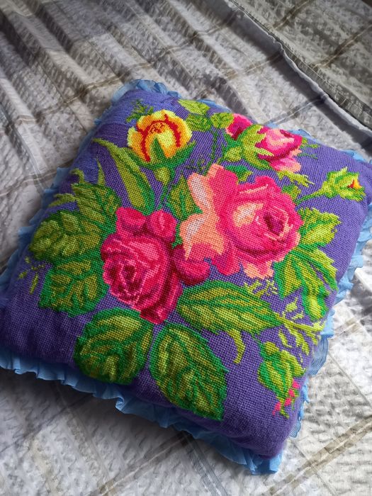 Подушки ручна робота.