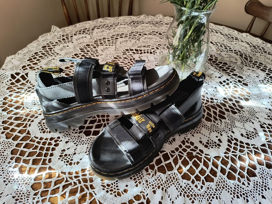 SPRZEDAM Sandały Martens