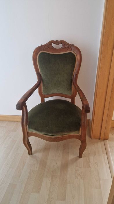 Poltrona vintage em madeira maciça