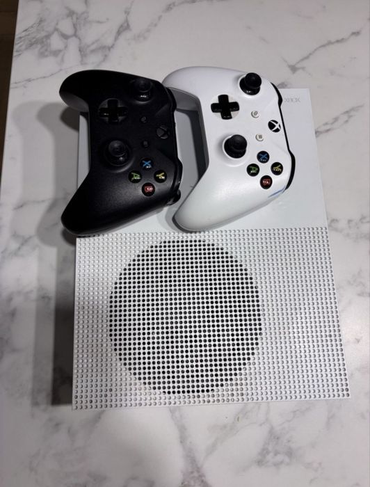 Xbox One S + dwa pada -1 TB