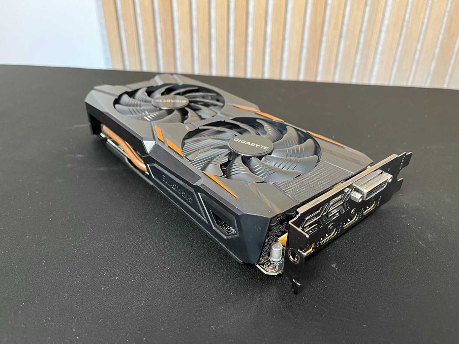 Placa gráfica Gigabyte	GTX 1050 2 GB GDDR5