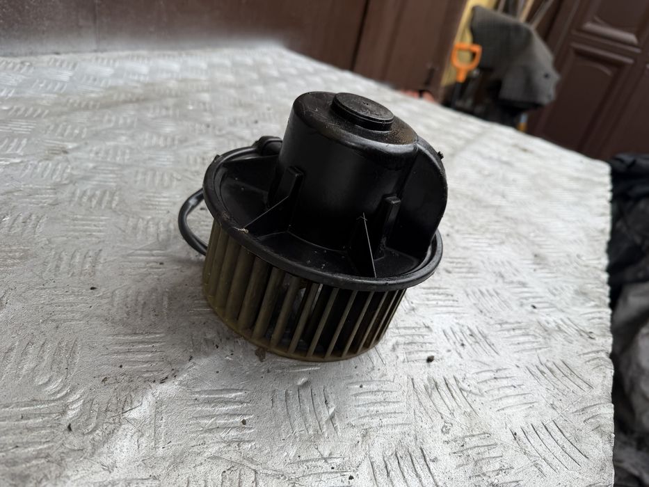 Моторчик печки вентилятор Ауди б3 80 audi 80 b3 год 1989