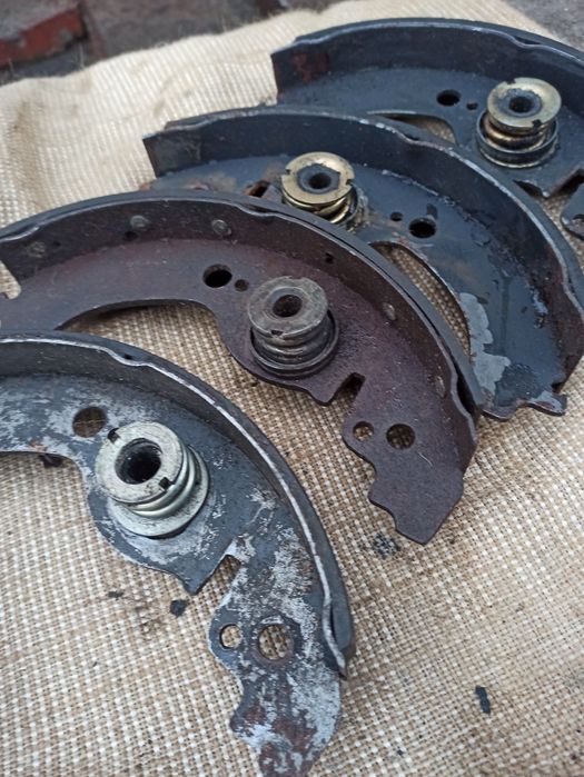 Задні тормозні колодки ваз 2106